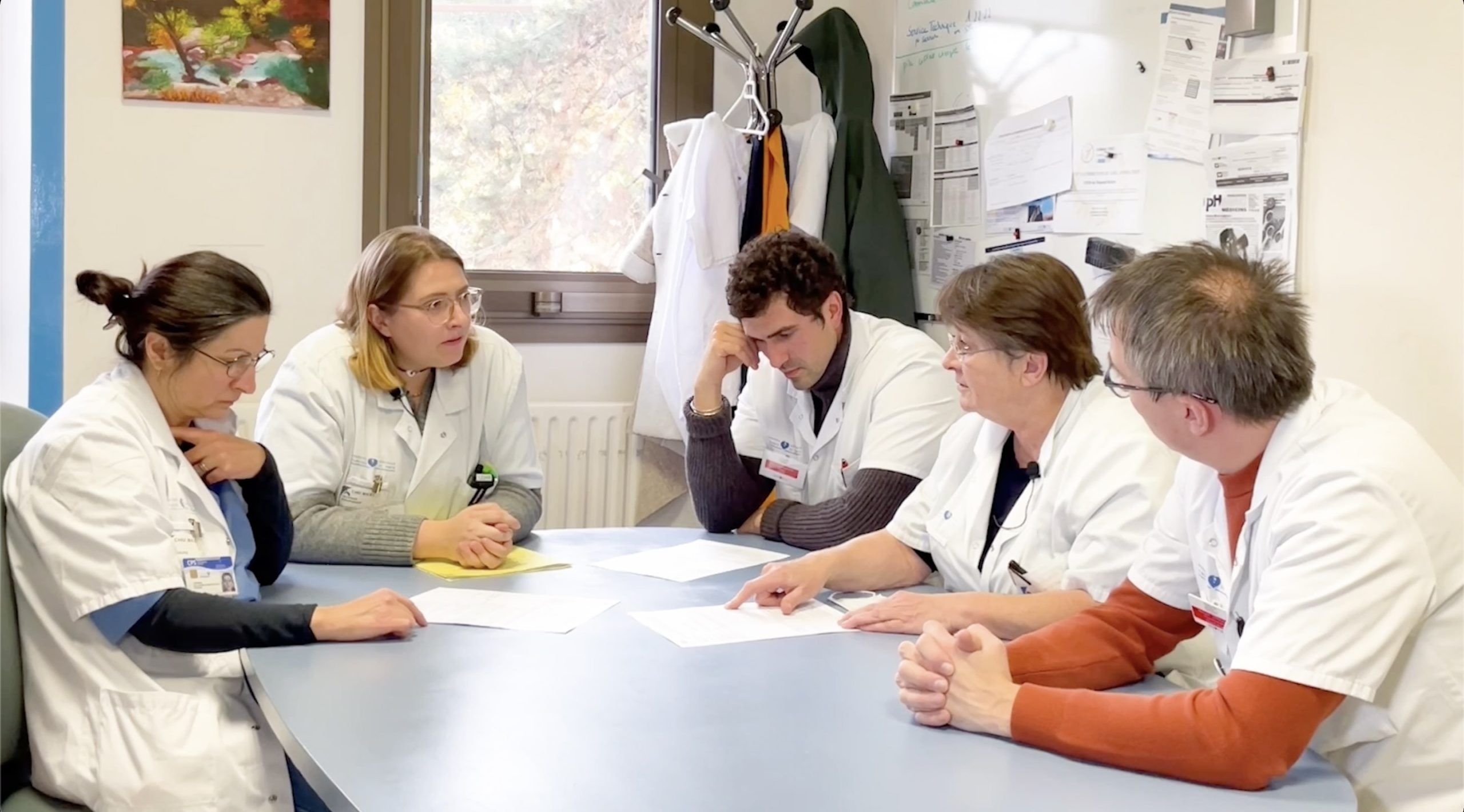 Reportage au coeur de la pharmacie de l'hôpital Bicêtre AP-HP sur la mise en place des alertes pharmaceutiques ciblées à l’hôpital